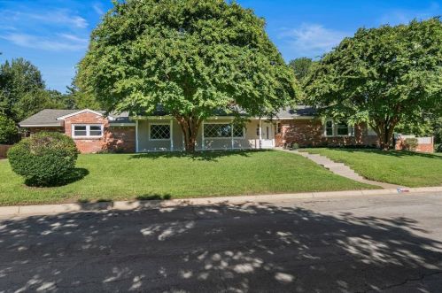 2200 Mcewen Ct, Fort Worth TX  76112-7927 exterior