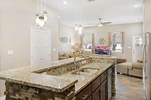 303 Walnut St, Whitewright TX 75491-2243 exterior