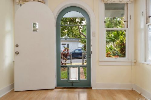 3633 Maunalei Ave, Honolulu, HI 96816-2322