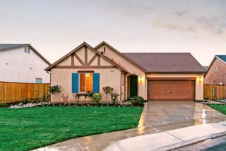 1630 Blackwood Ave, Clovis, CA 93619-5028