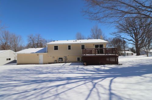 412 Alex Moore St, Sauk Centre, MN 56378-1945