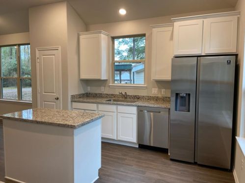 62 Big Lake Cir, Huntsville, TX 77320-1775