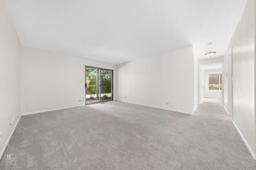 95 Midhurst Ct, Naperville, IL 60565-3246