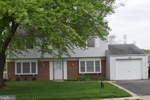 5 Myrtlewood Ln, Willingboro, NJ 08046-2938