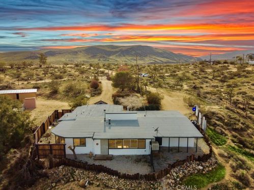 56276 Breezy Ln, Yucca Valley, CA 92284-1995
