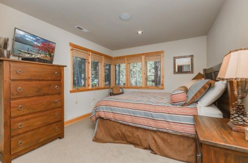 14005 Swiss Ln, Truckee CA  96161-7129 exterior