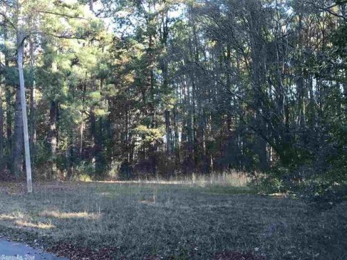 820 Virginia Ave, Bauxite, AR 72011-9607