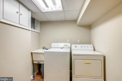 8401 Cedar St, Silver Spring MD 20910-4324 exterior