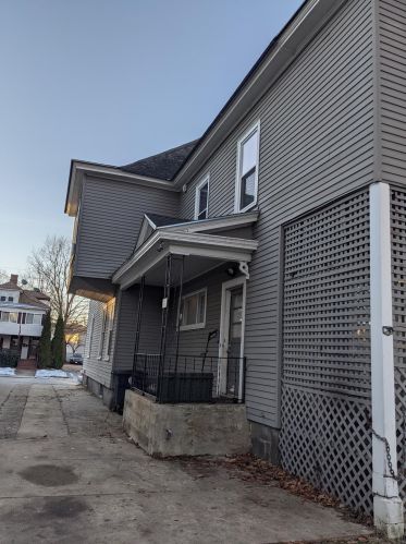 12 Courtland St, Nashua, NH 03064-2134
