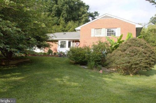 7635 Dunston St, Springfield VA  22151-2611 exterior