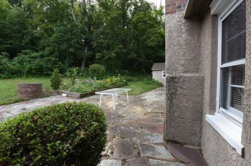 415 Moodus Rd, East Hampton, CT 06424-1841