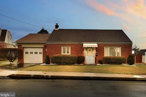 121 Lemon St, Ephrata, PA 17522-2313