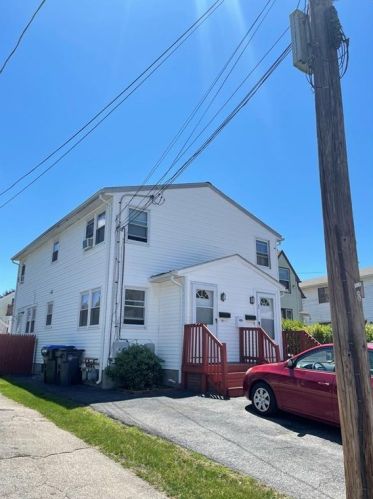 84 Manomet St, Providence, RI 02909-3926