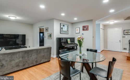 2333 Rosedown Dr, Herndon VA  20191-1631 exterior