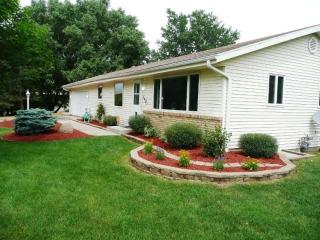 1401 Tyrone Dr, Prior Lake, MN 55379-9612