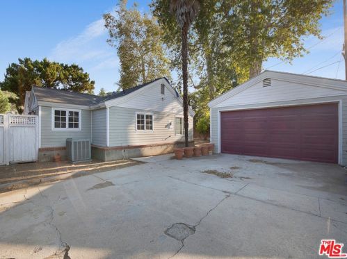 13246 Cumpston St, Van Nuys, CA 91401-6008