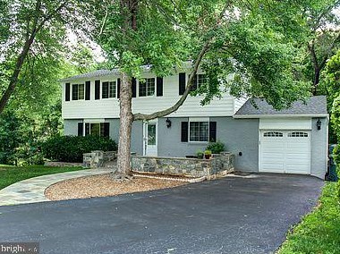 2701 Wrexham Ct, Herndon, VA 20171-2405