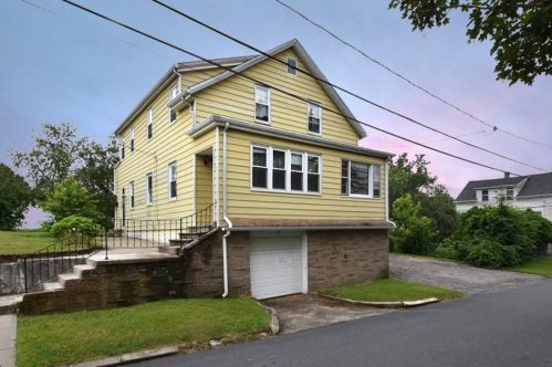 10 Ostend St, Providence, RI 02919-3748