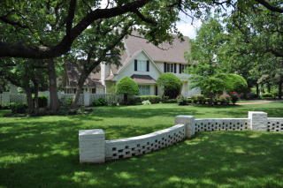 6770 Timberlane Rd, Tulsa, OK 74136-4523