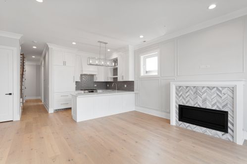 3731 Kenmore Ave, Chicago, IL 60613-2905