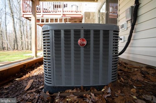 337 Woodland Grn Ct, Aberdeen MD  21001-2946 exterior