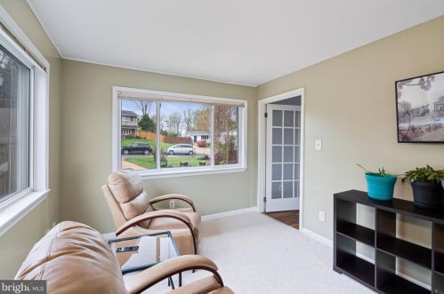 8811 Kenilworth Dr, Springfield VA  22151-1103 exterior