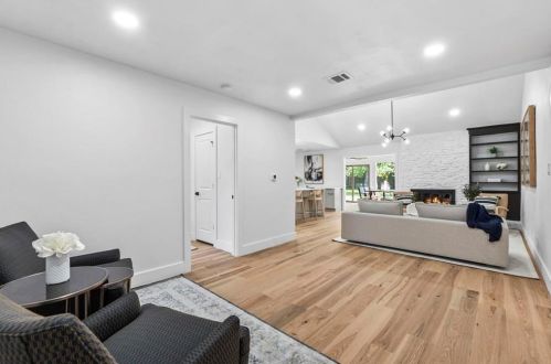 1004 Cripple Creek Dr, Austin TX  78758-5112 exterior