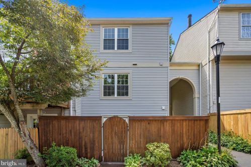 10303 Annaberg Ct, Springfield VA  22015-2834 exterior
