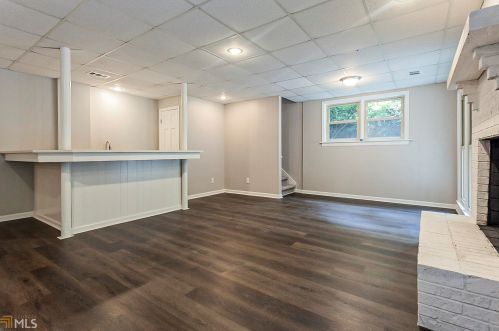 810 Mabry Rd, Atlanta GA  30328-2662 exterior