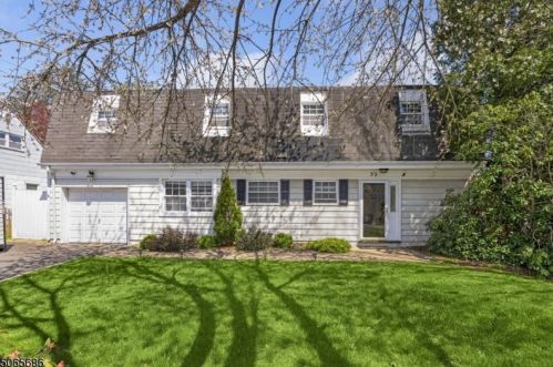 32 Plaza Rd, Roxbury Township, NJ 07836-9416