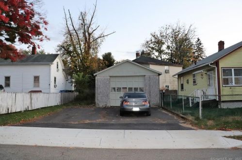 33 Hillside Ave, Middletown, CT 06457-4514