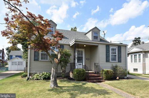 327 Conover St, Burlington, NJ 08016-1308