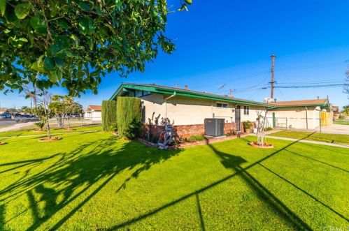 1325 Sandalwood Ave, Anaheim CA  92805-1642 exterior