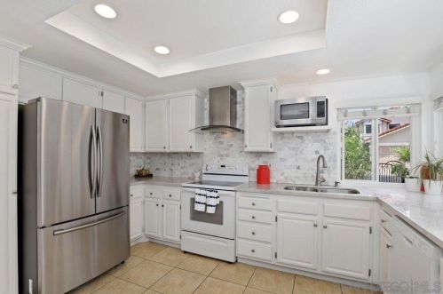 4017 Caminito Davila, San Diego, CA 92122-5108
