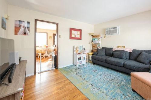 8 Plymouth Ave, Norwalk, CT 06851-3622