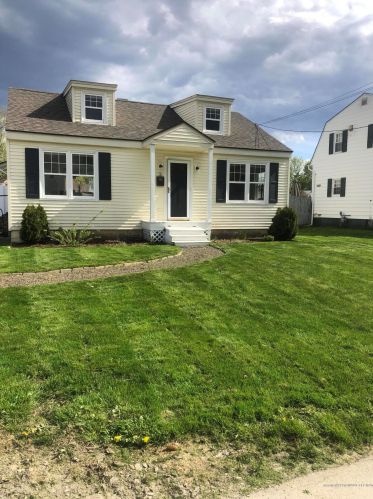 5 Lincoln St, Brewer, ME 04412-1829