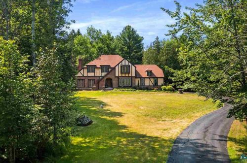1923 Valhalla Dr, Duluth, MN 55811-2226