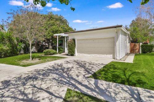 17115 Bullock St, Van Nuys, CA 91316-1435