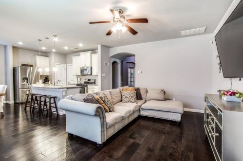 10437 Turning Leaf Trl, Fort Worth TX  76131-3981 exterior