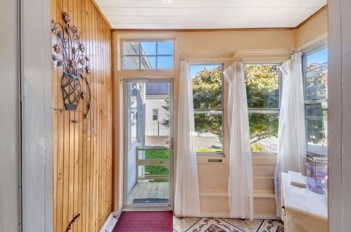 47 Yale Ave, Providence, RI 02908-5125