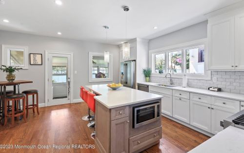 302 2nd Ave, Tinton Falls NJ  07712-6132 exterior