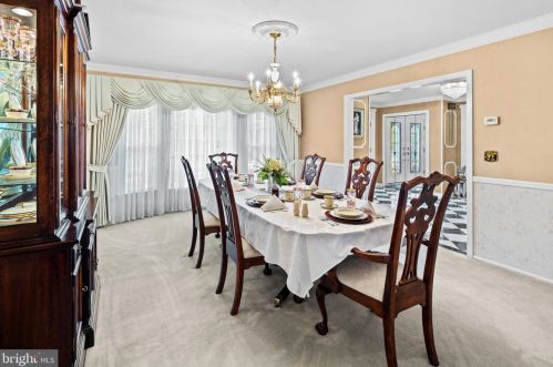 16 Ronit Dr, Trenton NJ 08628-2225 exterior