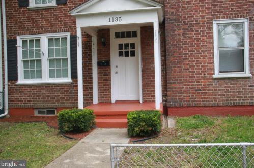 1135 America Rd, Camden, NJ 08104-2806