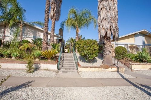 1033 Springfield St, Upland CA 91786-2625 exterior