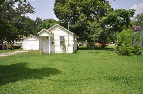 2104 Galveston Ave, Pearland, TX 77581-3424