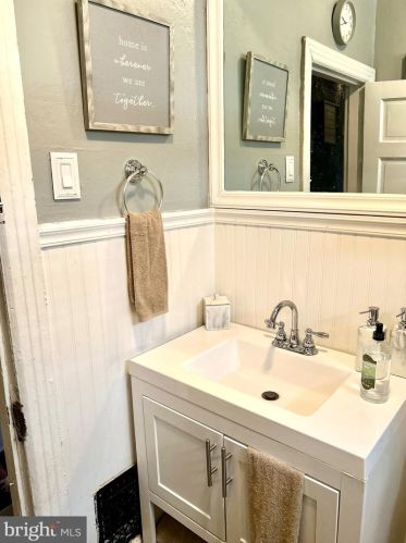 2816 22nd St, Philadelphia PA 19140-3830 exterior