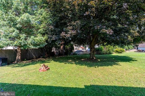 1081 Monticello Ln, Lancaster PA  17603-9410 exterior