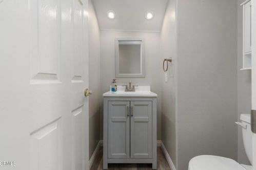 2010 Freesia Ave, Simi Valley CA  93063-3534 exterior