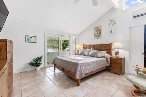 243 Ainahou St, Honolulu HI  96825-1512 exterior