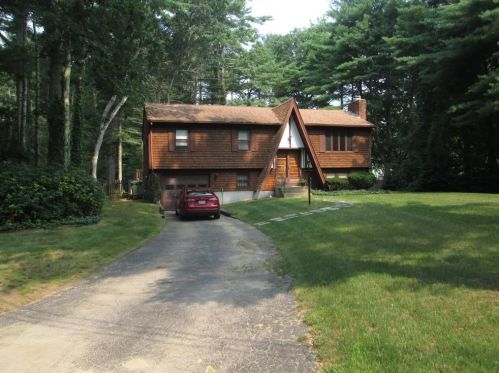 81 Wisteria Dr, Coventry, RI 02816-6667
